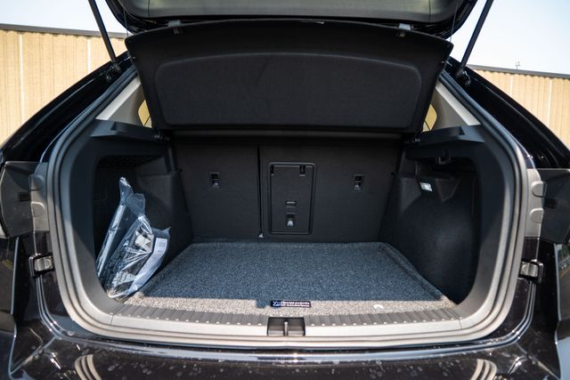 2025 Volkswagen Taos SE - Photo 32