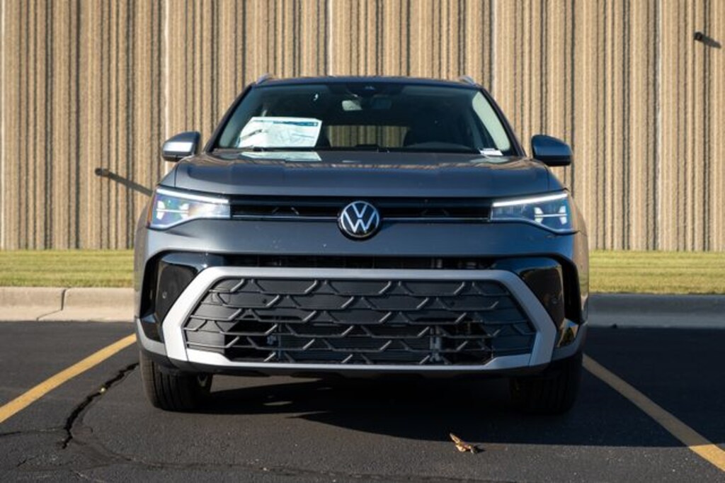 New 2025 Volkswagen Taos 1.5T SE SUV