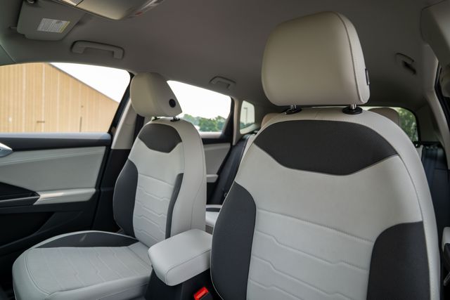 2025 Volkswagen Taos SE - Photo 14