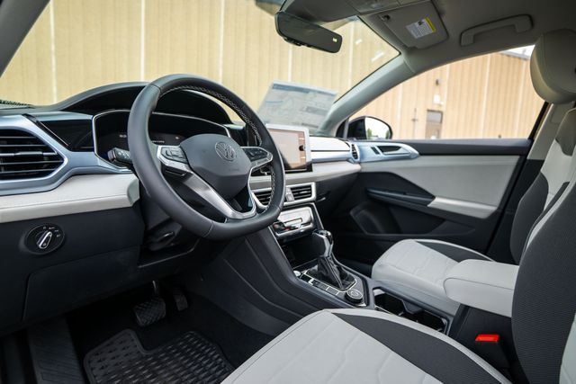2025 Volkswagen Taos SE - Photo 12
