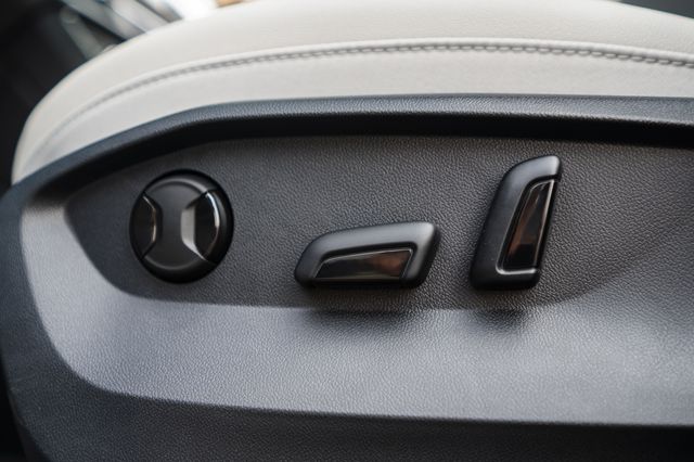 2025 Volkswagen Taos SE - Photo 16