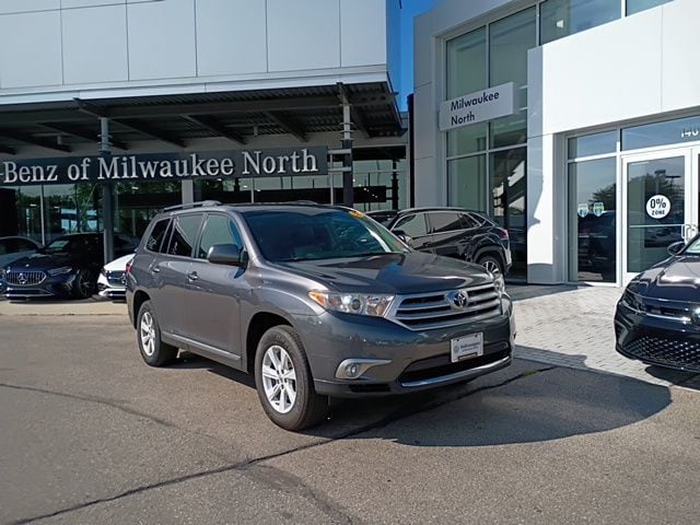Used 2012 Toyota Highlander SE with VIN 5TDBK3EH2CS121004 for sale in Glendale, WI