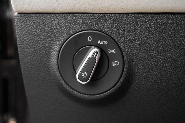 2025 Volkswagen Taos SE - Photo 16