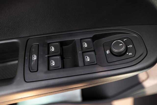 2025 Volkswagen Taos SE - Photo 14