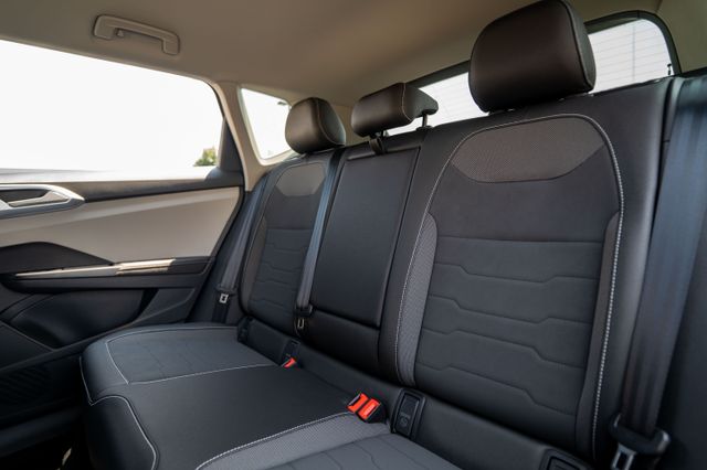 2025 Volkswagen Taos SE - Photo 29