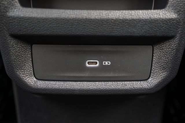 2025 Volkswagen Taos SE - Photo 31