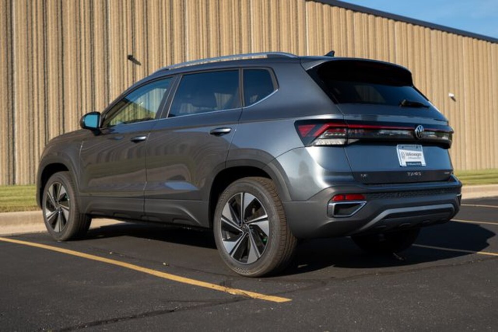 New 2025 Volkswagen Taos 1.5T SE SUV