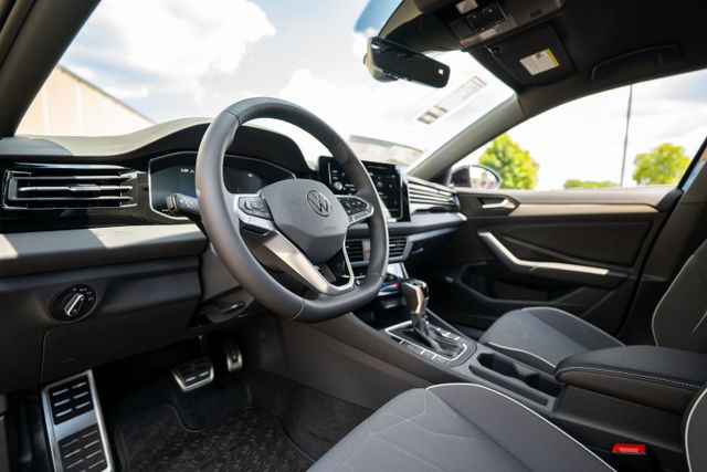 2025 Volkswagen Jetta Sport - Photo 12