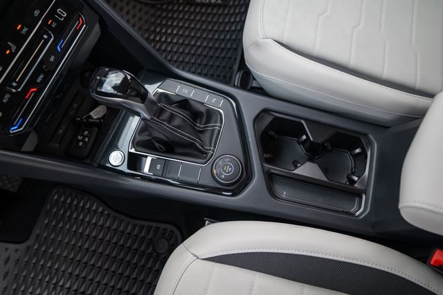 2025 Volkswagen Taos SE - Photo 18