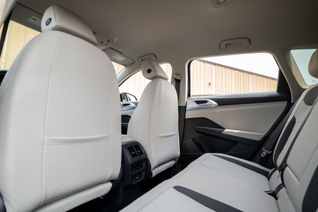2025 Volkswagen Taos SE - Photo 29