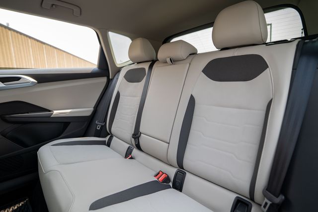 2025 Volkswagen Taos SE - Photo 30