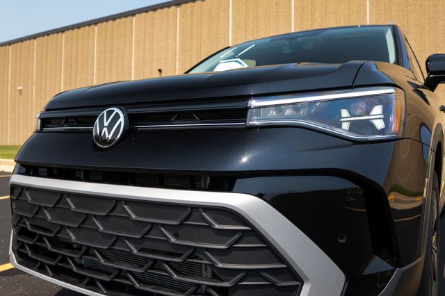 2025 Volkswagen Taos SE - Photo 8