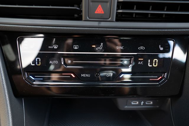 2025 Volkswagen Jetta Sport - Photo 19