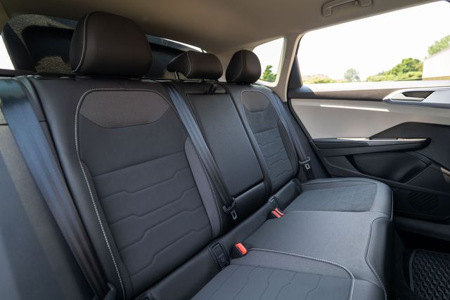 2025 Volkswagen Taos SE - Photo 31