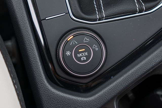 2025 Volkswagen Taos SE - Photo 18