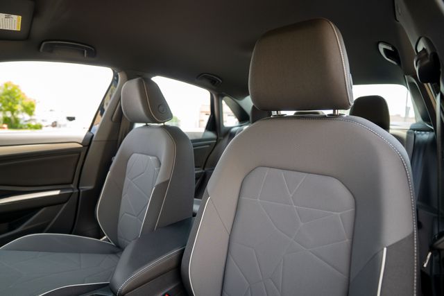 2025 Volkswagen Jetta Sport - Photo 14