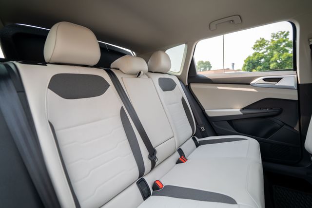 2025 Volkswagen Taos SE - Photo 32