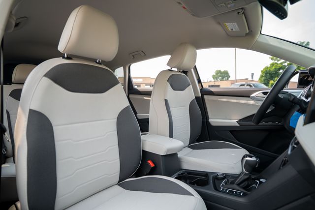 2025 Volkswagen Taos SE - Photo 13