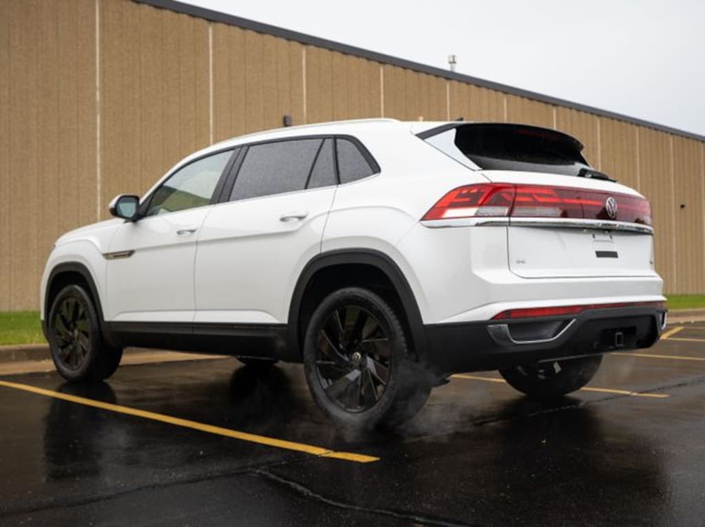 New 2026 Volkswagen Atlas Cross Sport 2.0T SE w/Technology SUV