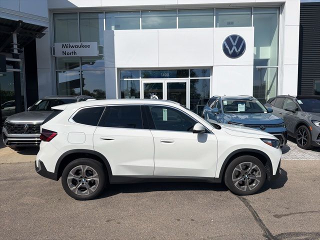 2023 BMW X1's photo