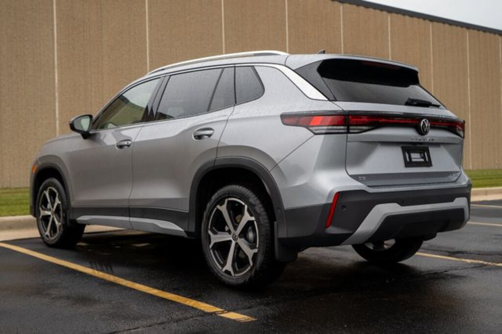 New 2025 Volkswagen Tiguan 2.0T SE SUV