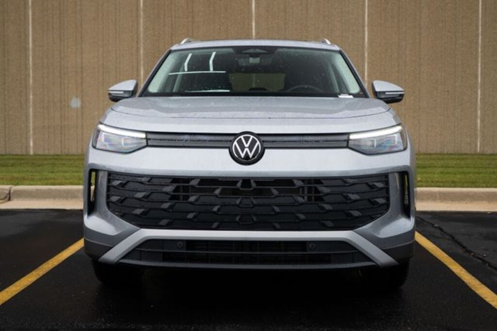 New 2025 Volkswagen Tiguan 2.0T SE SUV