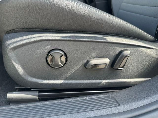 2025 Volkswagen Jetta SE - Photo 14