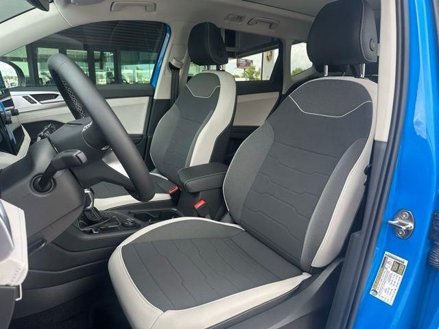 2025 Volkswagen Taos SE - Photo 11
