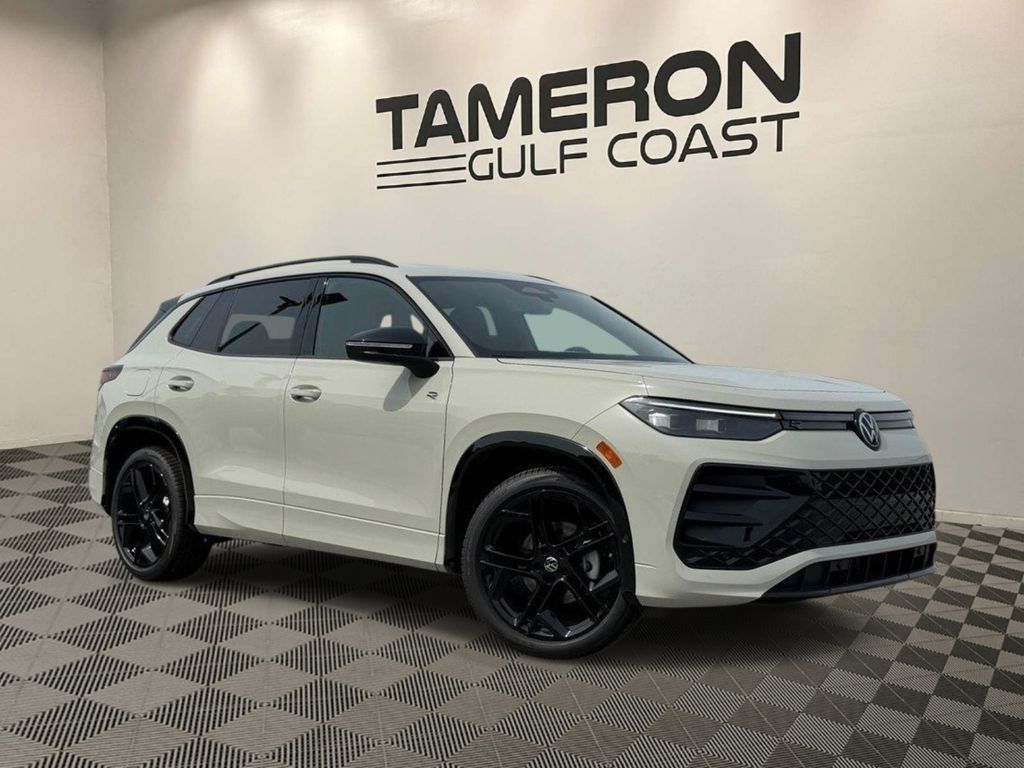 2026 Volkswagen Tiguan 2.0T SE R-Line Black's photo