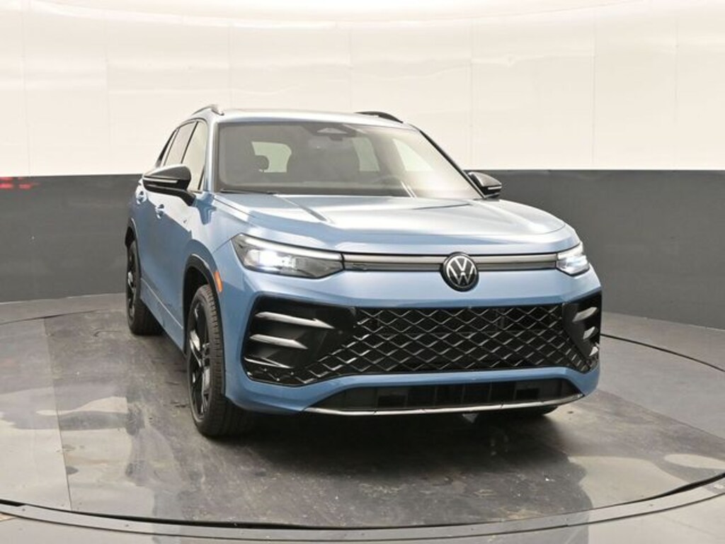 New 2026 Volkswagen Tiguan 2.0T SE R-Line Black SUV