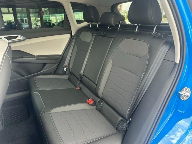 2025 Volkswagen Taos SE - Photo 12