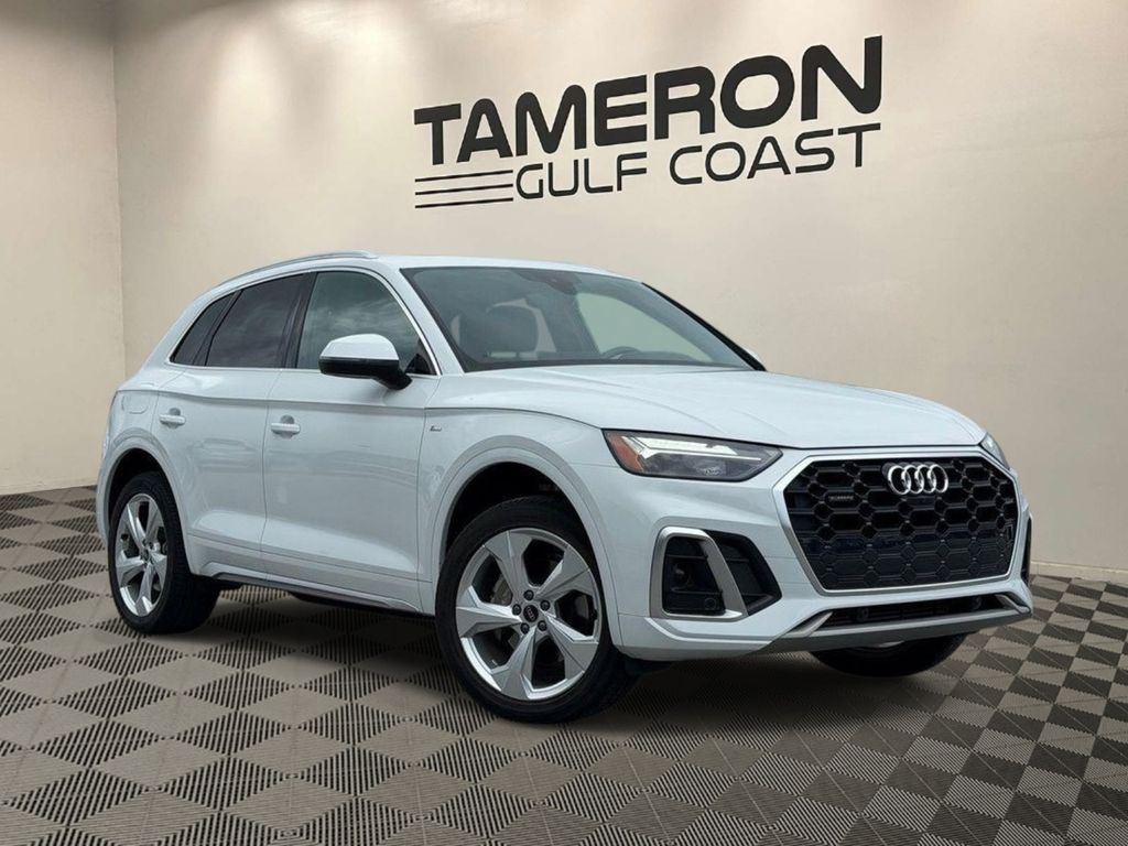 2023 Audi Q5 45 Premium Plus's photo