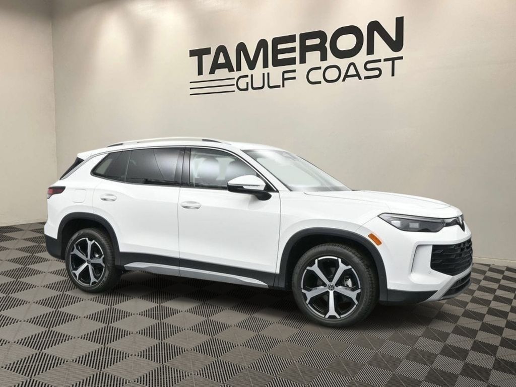 2025 Volkswagen Tiguan 2.0T SE's photo
