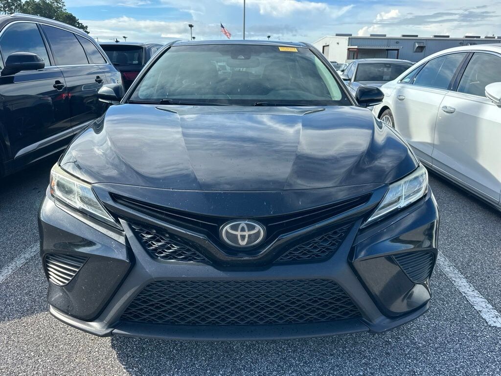 Used 2018 Toyota Camry SE Sedan
