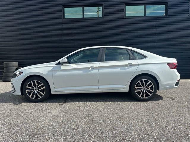 2025 Volkswagen Jetta SE - Photo 9
