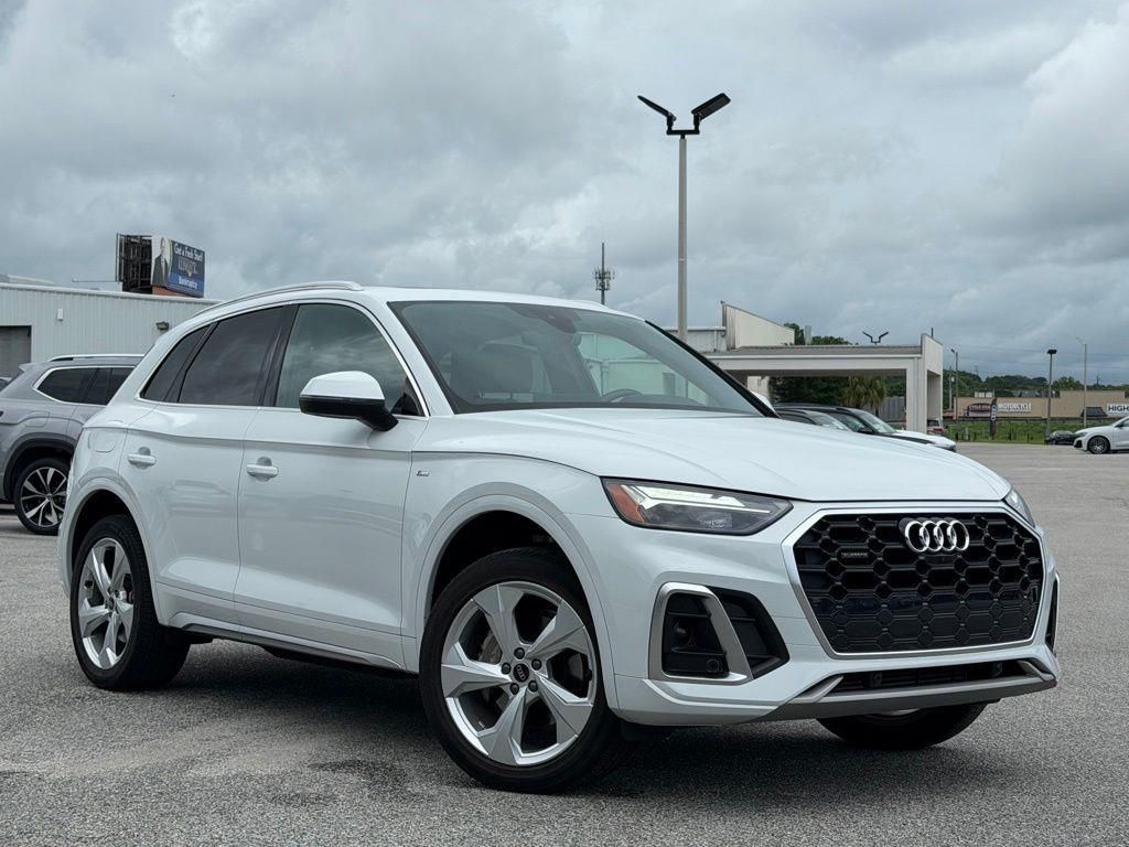 2023 Audi Q5 45 Premium Plus's photo
