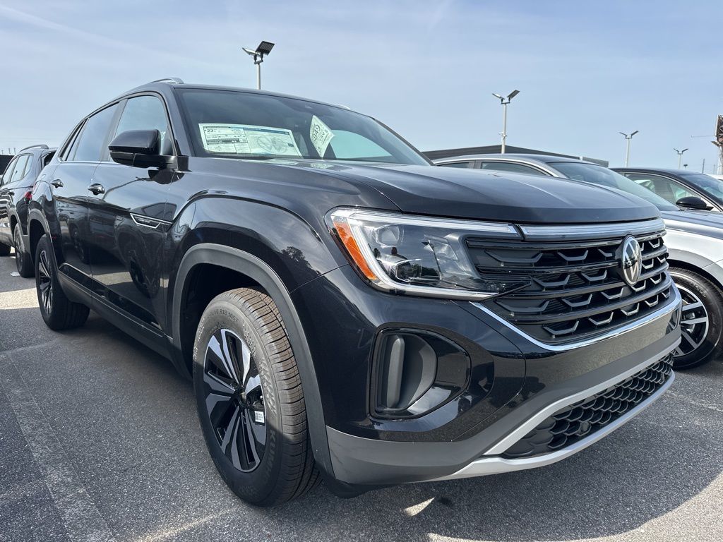 2026 Volkswagen Atlas Cross Sport 2.0T SE's photo