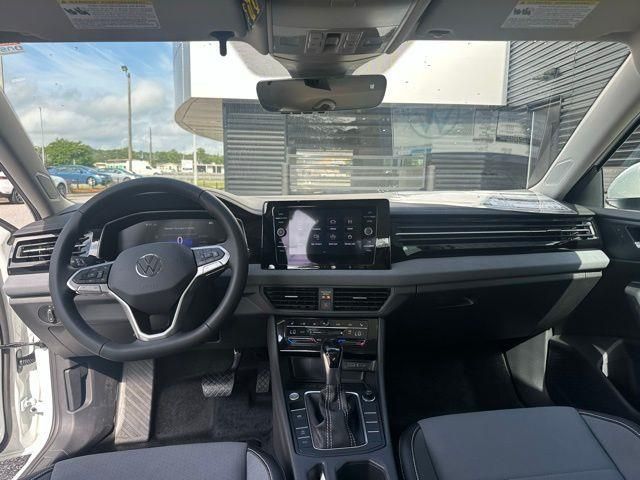 2025 Volkswagen Jetta SE - Photo 17