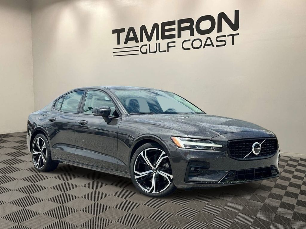 2024 Volvo S60 B5 Core Dark Theme's photo