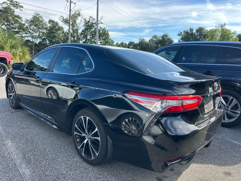Used 2018 Toyota Camry SE Sedan