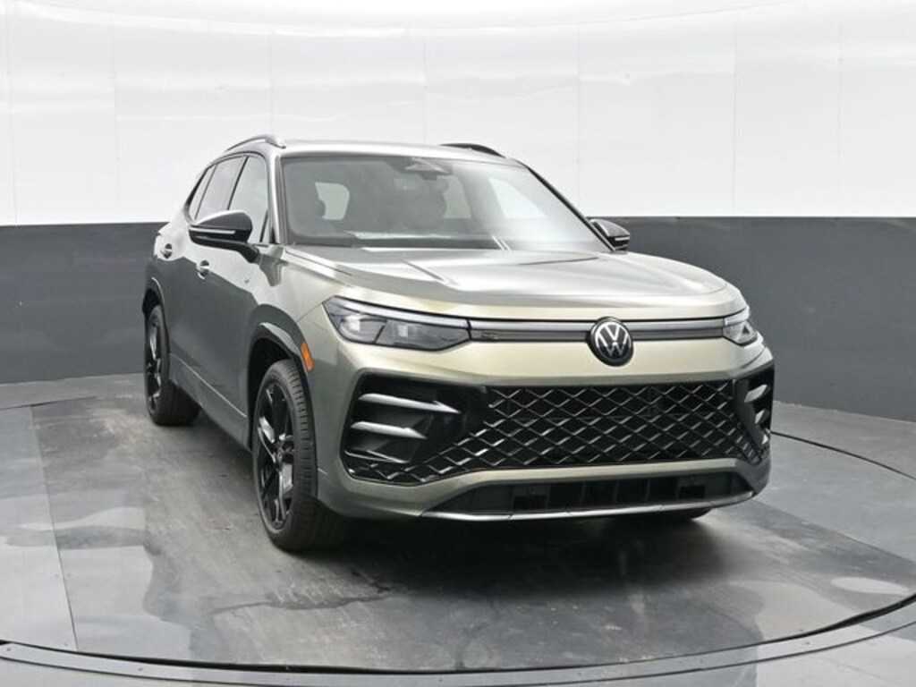 New 2026 Volkswagen Tiguan 2.0T SE R-Line Black SUV