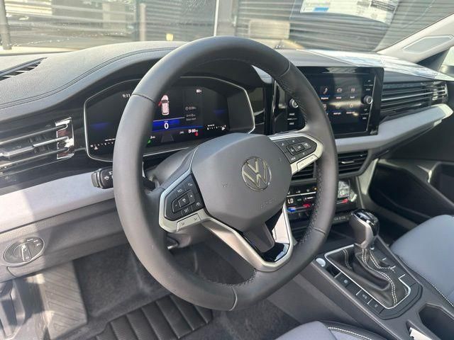 2025 Volkswagen Jetta SE - Photo 18