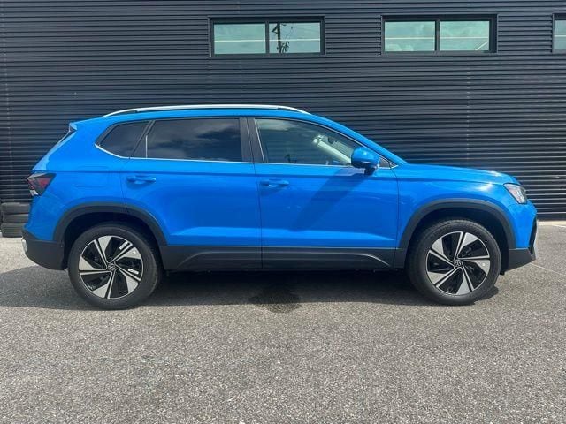 2025 Volkswagen Taos SE - Photo 8