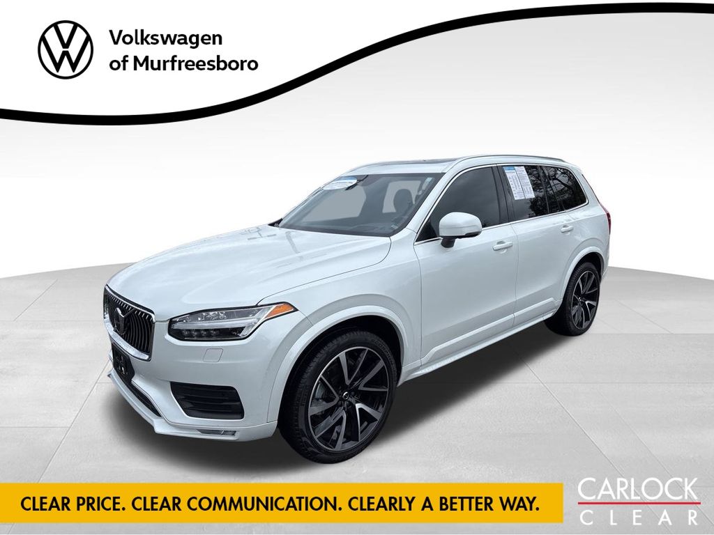 2022 Volvo XC90 Momentum's photo