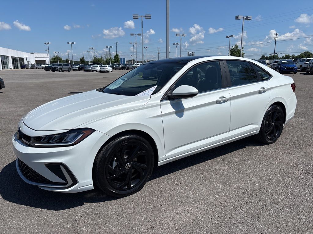 2025 Volkswagen Jetta SE's photo