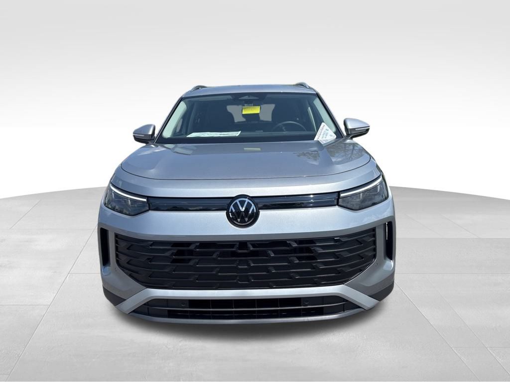2025 Volkswagen Tiguan SE photo 2