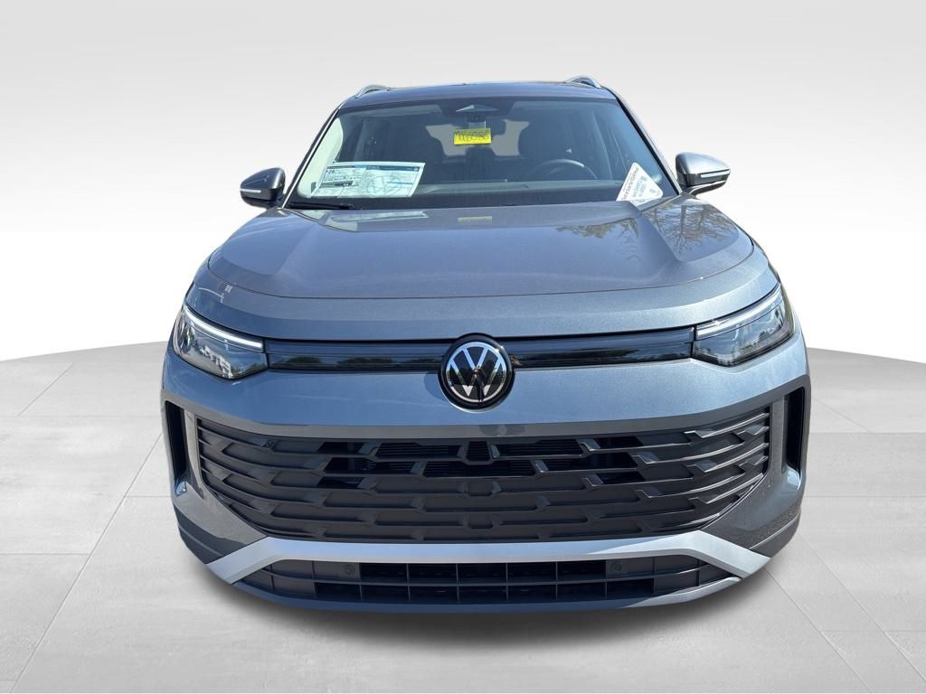 2025 Volkswagen Tiguan SE photo 2