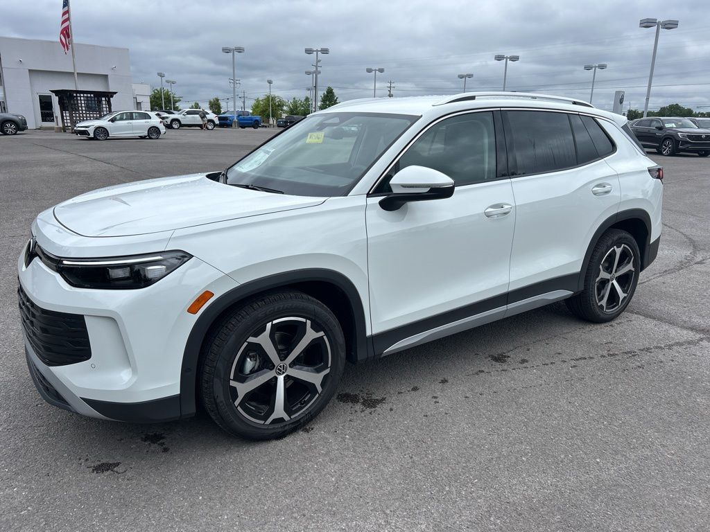 2026 Volkswagen Tiguan 2.0T SE's photo