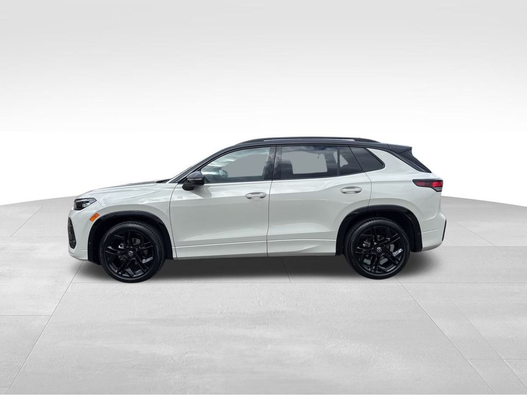 2026 Volkswagen Tiguan SE R-Line Black photo 3