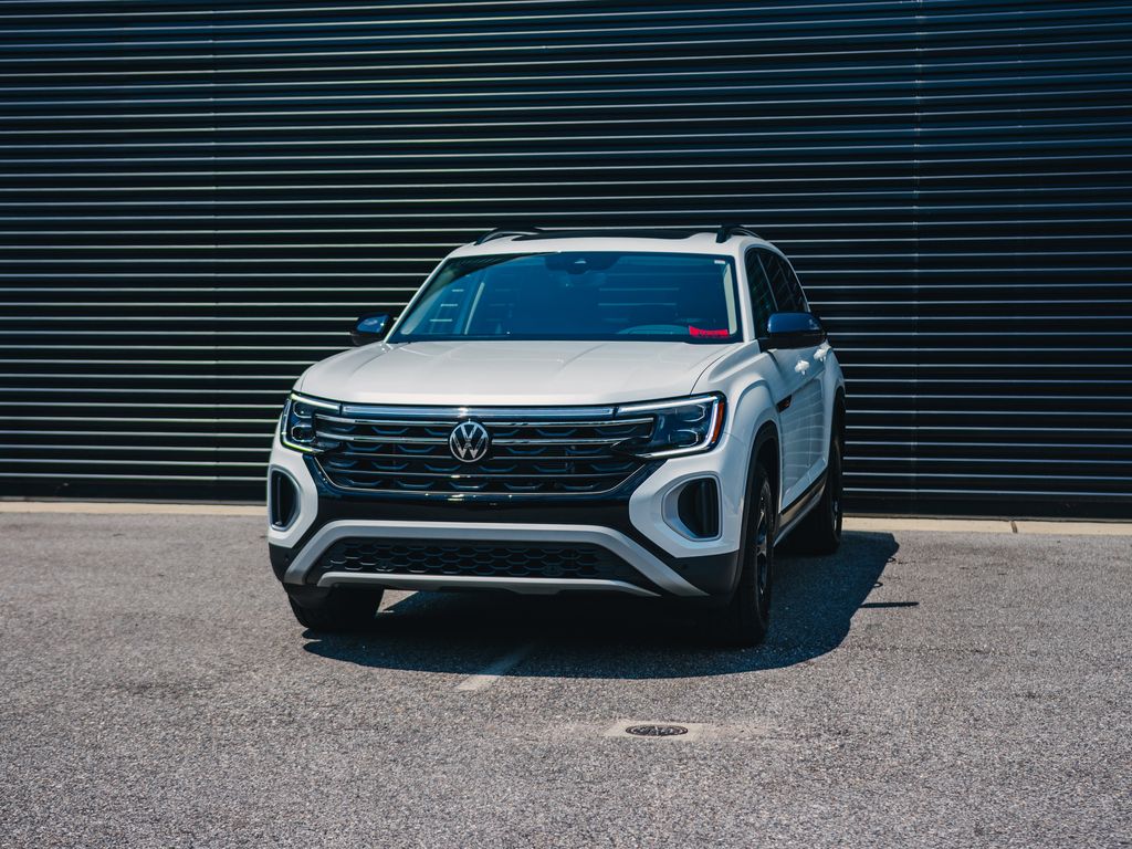 2024 Volkswagen Atlas Peak Edition SEL photo 2